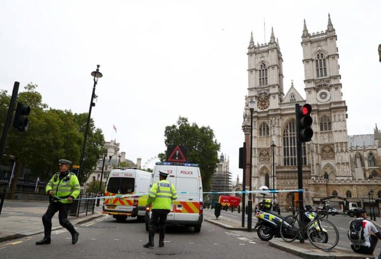 Suspeitas de terrorismo no atropelamento de Londres