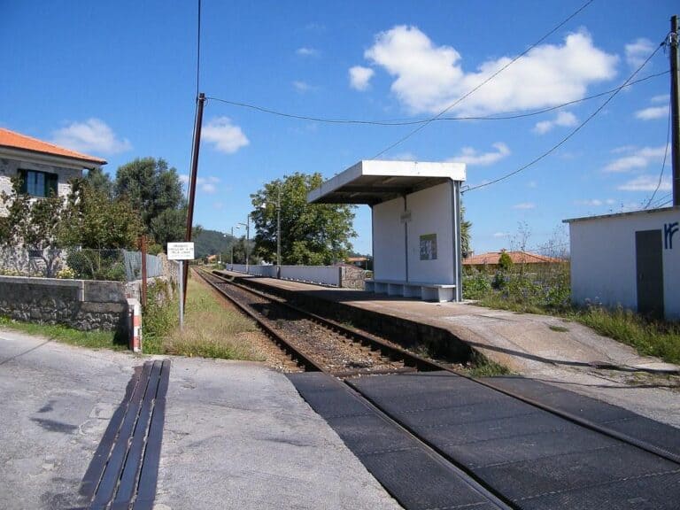 Acidente entre carro e comboio em Barcelos faz três mortos