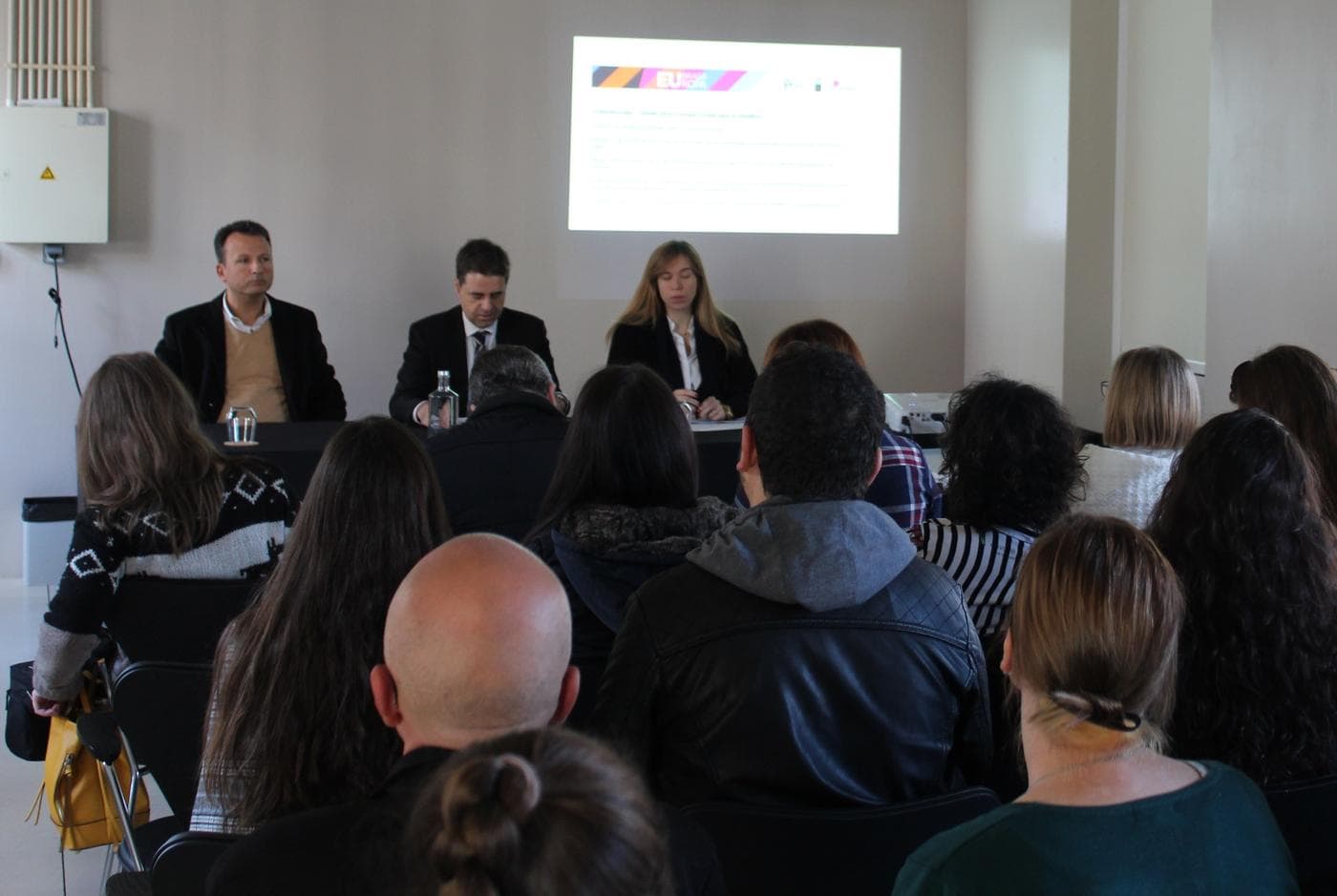 "É preciso aproximar jovens do projecto europeu" - Rio