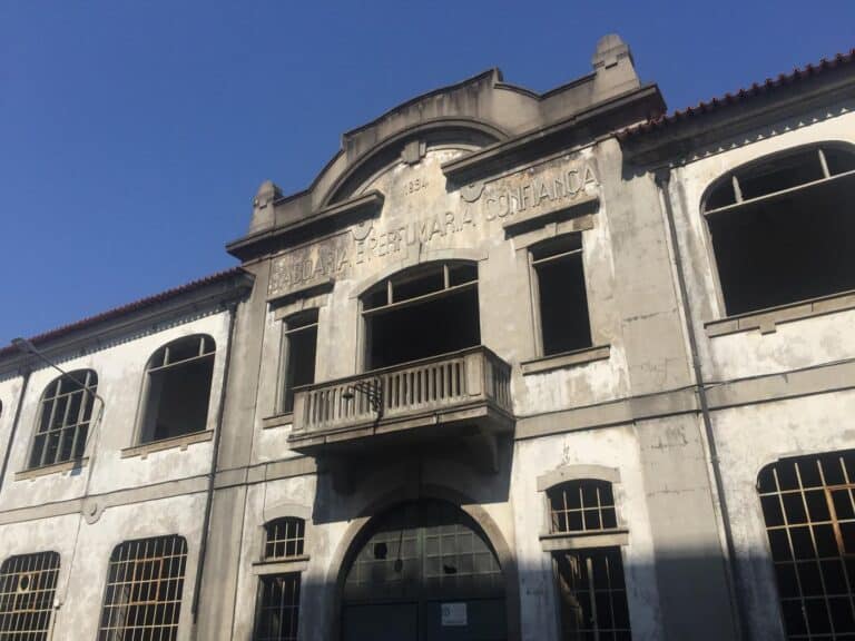 Esta noite há Sarau Cultural à porta da Confiança