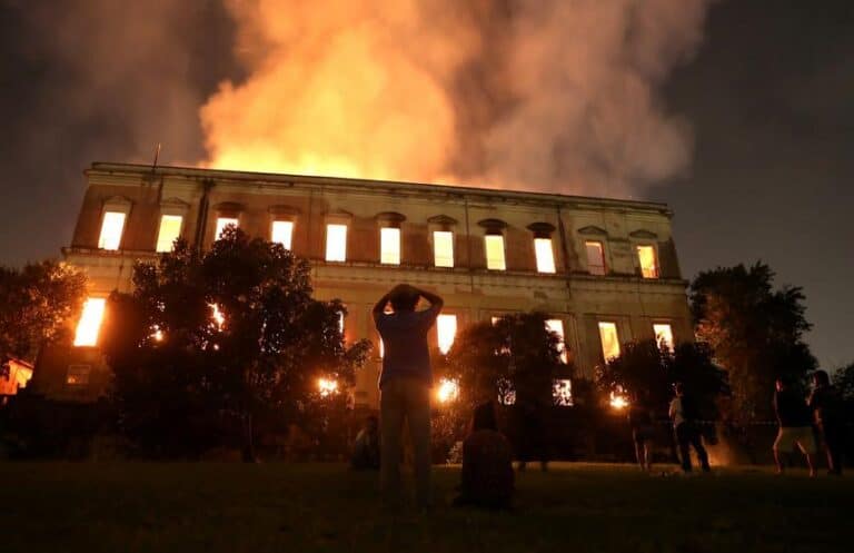 Incêndio destrói Museu Nacional do Brasil