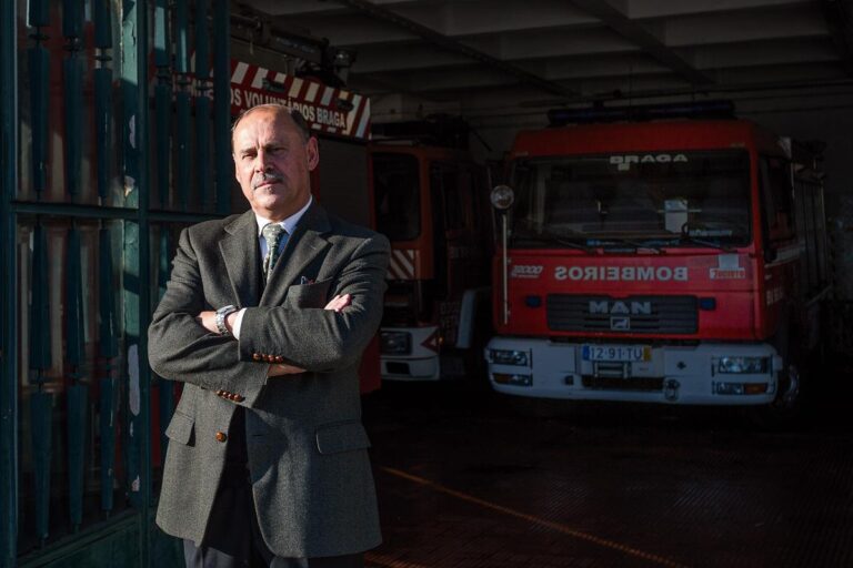 "Há dois anos que não nos oferecem uma garrafa de água"