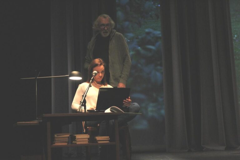 Um casal, o campo e a cidade em "A Vida no Campo"