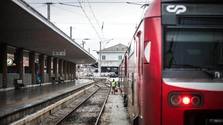 Circulação de comboios com fortes perturbações até 3ª feira
