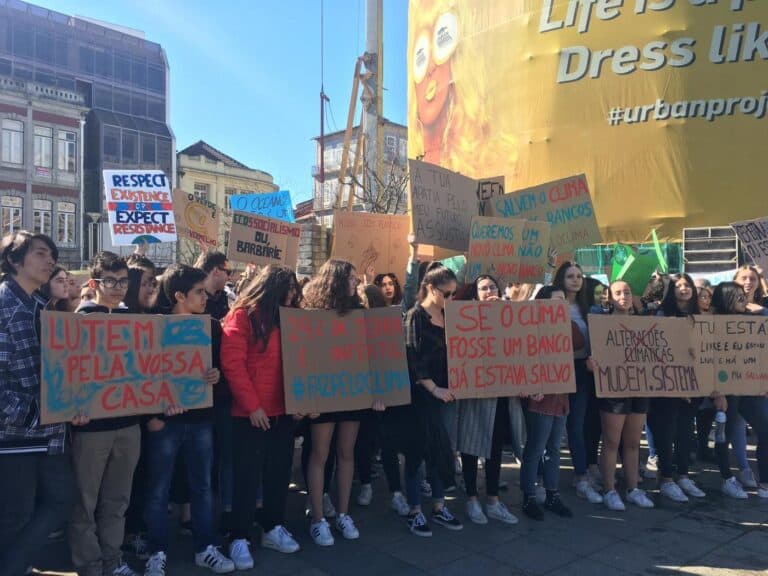 Centenas de jovens bracarenses na Greve Climática Estudantil