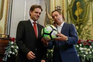 Cedência do 1º de Maio, só se a CMB vender o municipal