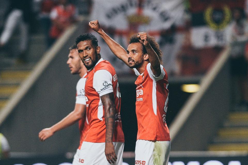 SCB vence Sporting e iguala Benfica na liderança