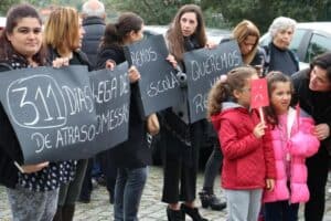 Pais fecham Escola Básica de Esporões