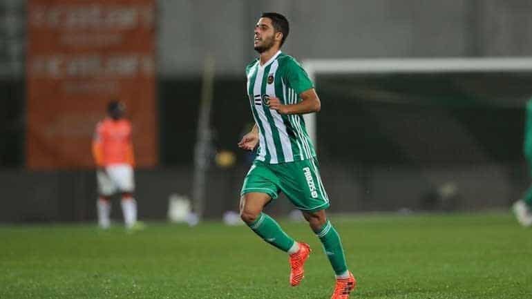 João Novais a caminho do SCB