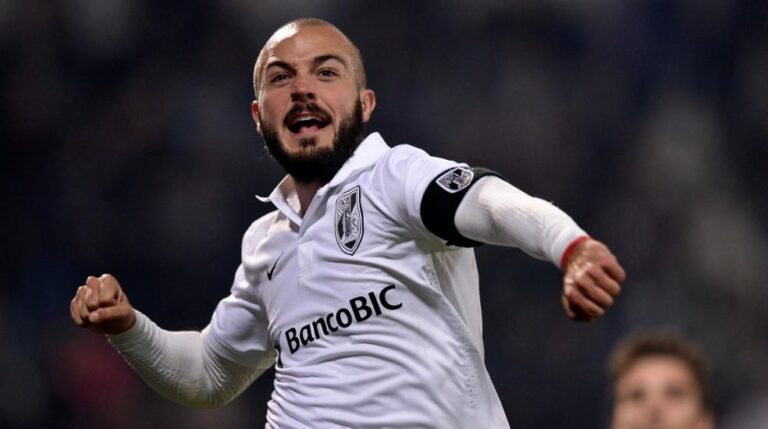 Oficial. André André de regresso ao Vitória