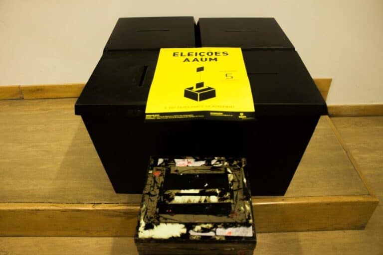 Abstenção sobe. 2138 alunos votaram nas eleições da AAUM