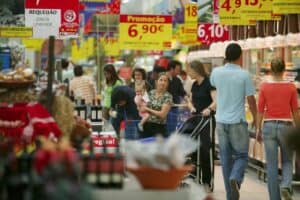 Trabalhadores de supermercados em greve no 1º de Maio