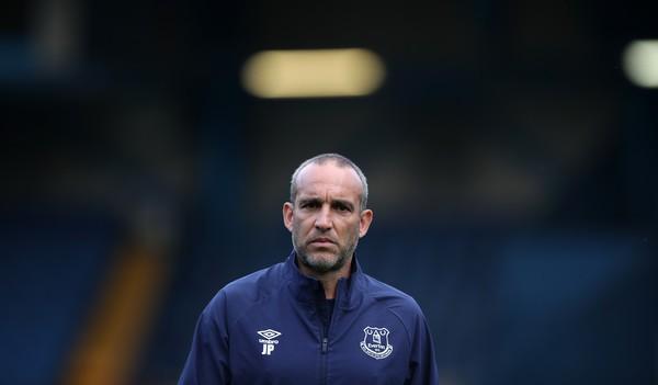 João Pedro Sousa assina pelo F.C. Famalicão