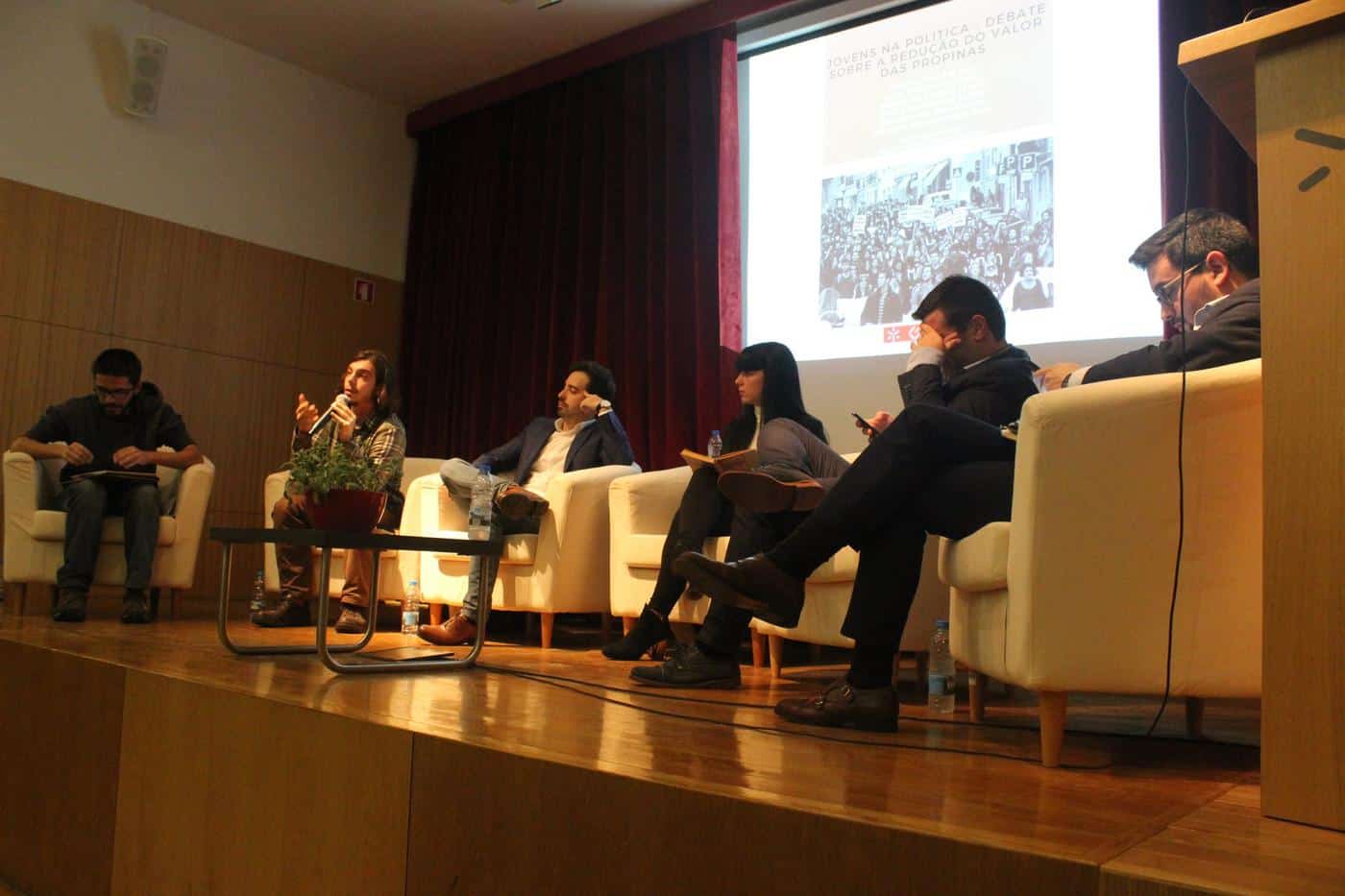 Núcleo de Estudantes organiza debate sobre propinas