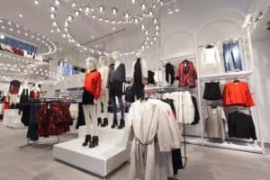 Loja de multinacional fecha portas na Av. da Liberdade