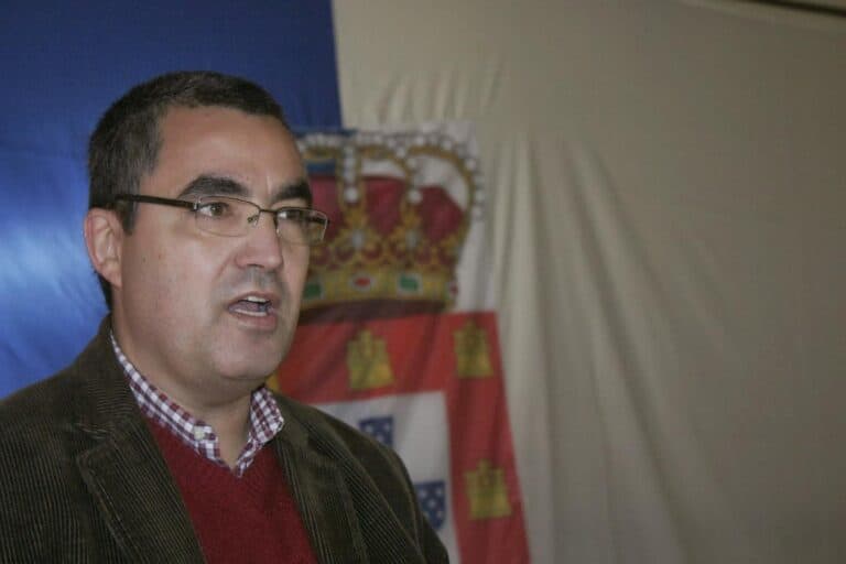 Autarcas Monárquicos querem alterar a Constituição